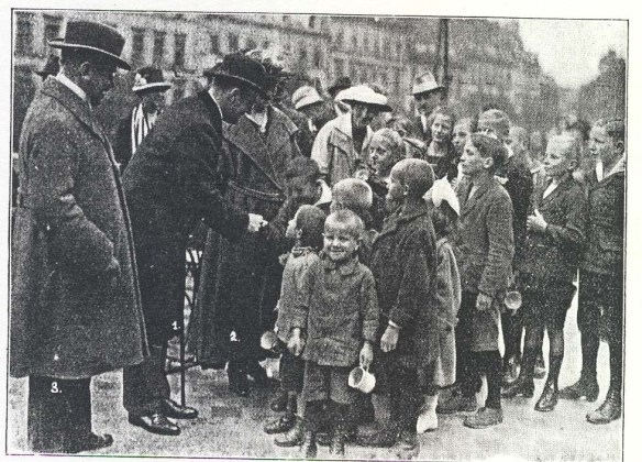 03_Henriques_Hg_1926_p110_Quäker und Kinder in Berlin 1920