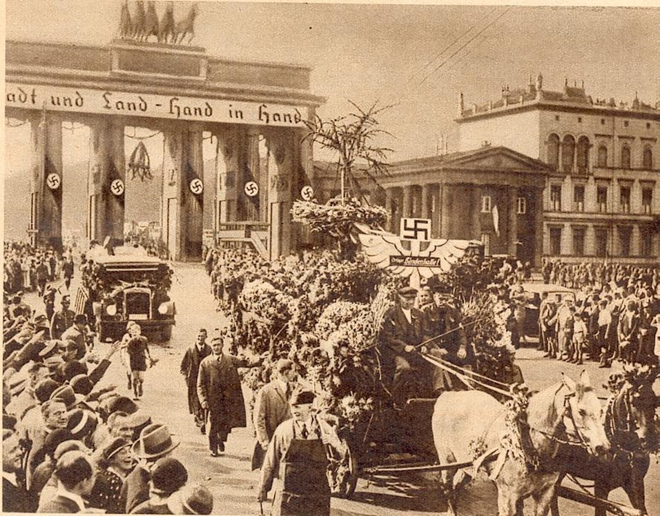 07_Der junge Landwirt_07_1934_p081_Stadt-Land_Erntedank_Brandenburger-Tor_Bauern_Agrarpolitik