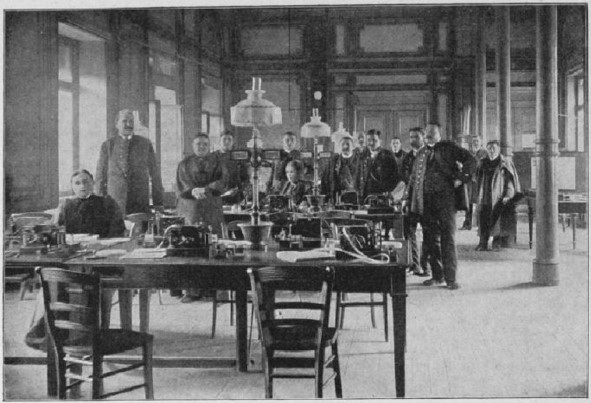 039_Ueber Land und Meer_088_1902_p0946_Telegraphie_Morsen_Angestellte_Frauenarbeit