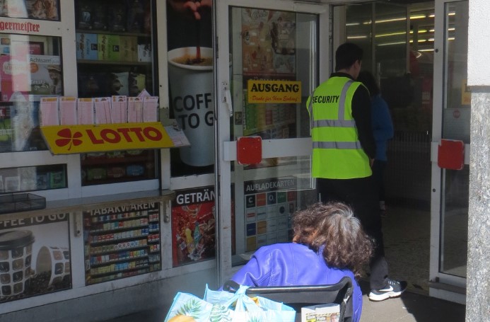 08_Uwe Spiekermann_Corona-Krise_Hannover_Sicherheitsbediensteter