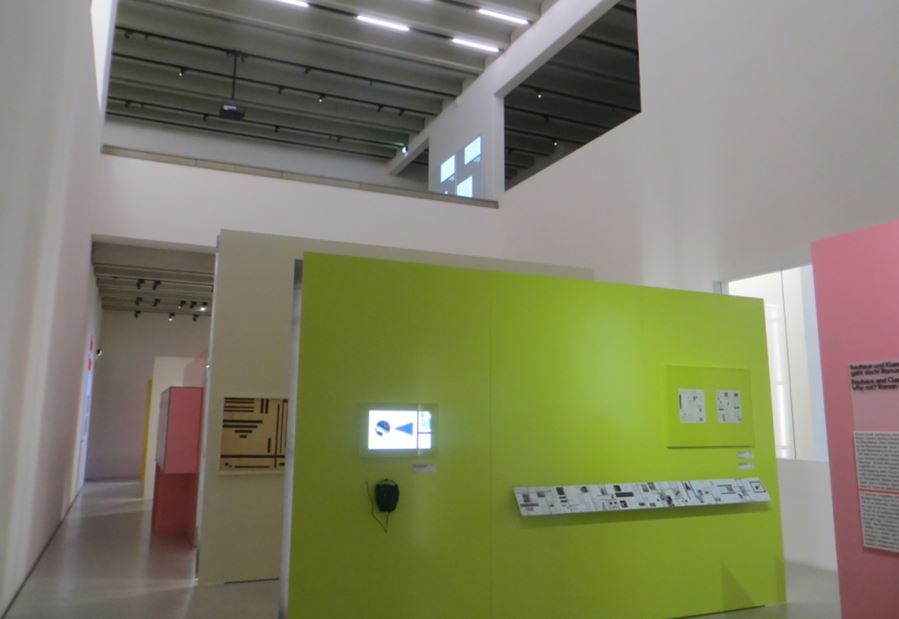 09_Uwe-Spiekermann_Bauhausmuseum_Weimar_Ausstellungsraum_Zwischenwände