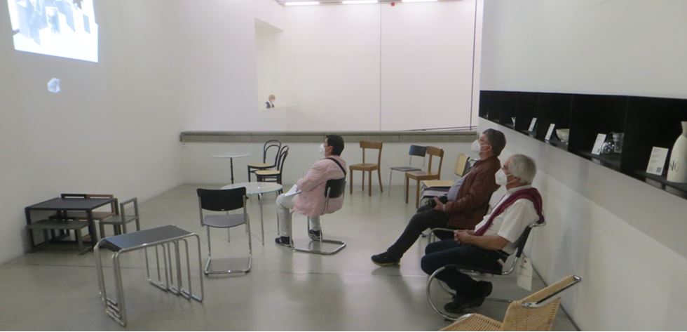 15_Uwe-Spiekermann_Bauhausmuseum_Weimar_Besucher_Stuehle