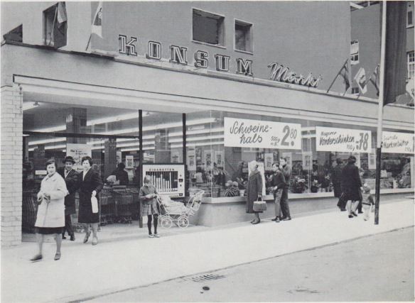 24_Hasselmann_1965_p091_Konsumgenossenschaften_Schaufenster_Fleisch_Lockware_Werbung_Esslingen_Supermarkt