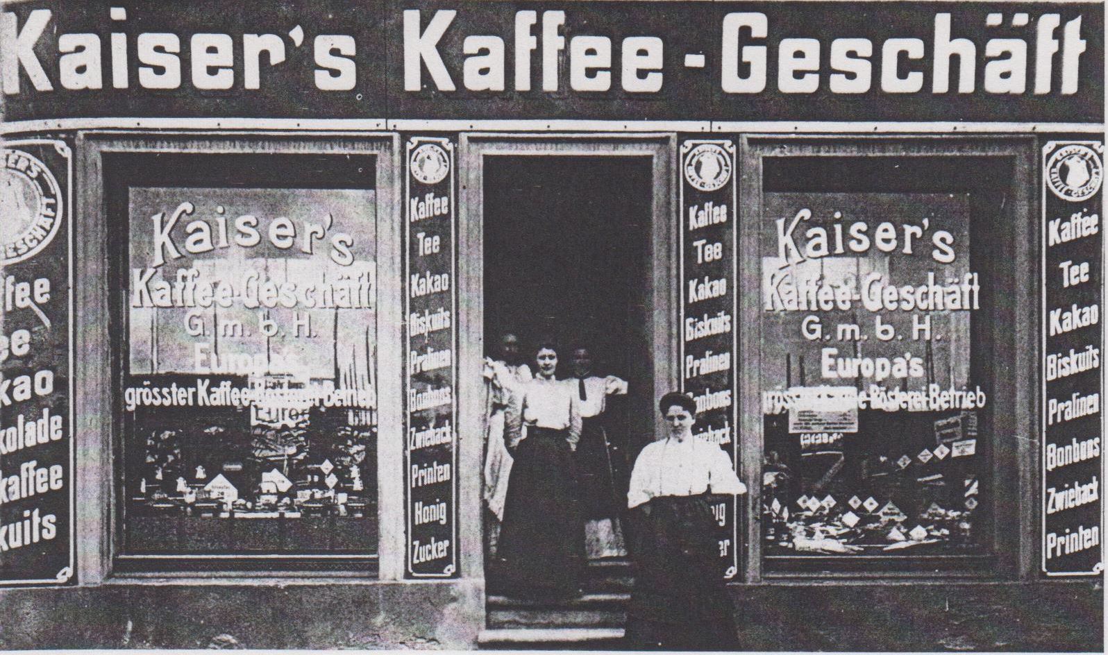 11_Jahre_100_1980_sp_Filialbetriebe_Verkaeuferinnen_Kaisers-Kaffeegeschäft_Schaufenster_Laden