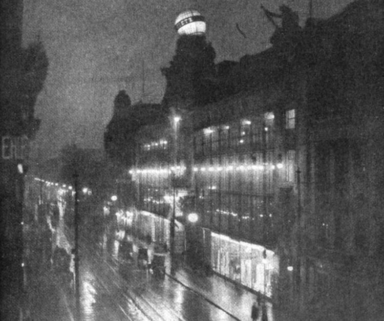 17_Die Woche_12_1910_p373_Warenhaus_Hermann-Tietz_Schaufenster_Abend_Licht