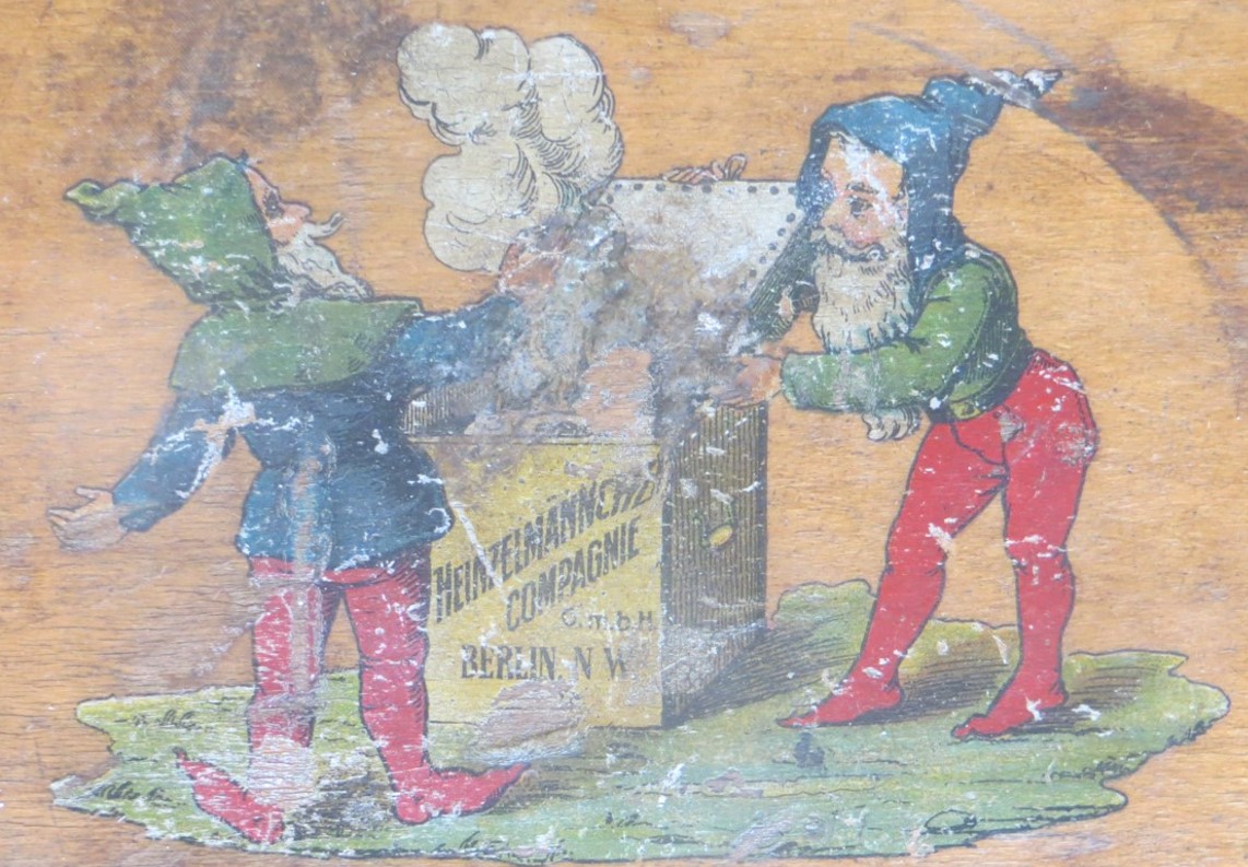 04_Otto-Haesler-Museum_Stefanie-Waske_Kochkiste-Heinzelmaennchen