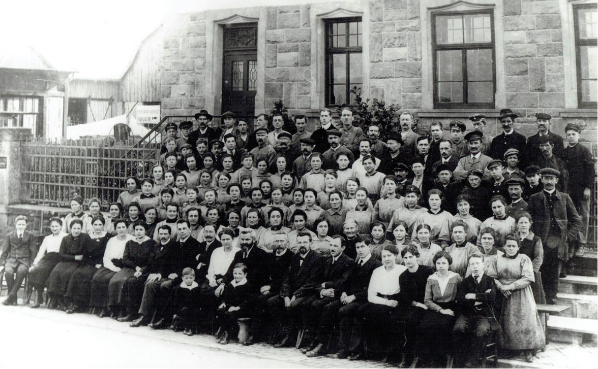 18_Stadtmuseum Bad Duerkheim_Foto-Sammlung Adolf Krapp_Ordner_8_Museumsgesellschaft Bad Duerkheim_Quieta_Alfred-Kasper_Kaethe-Kasper_Frauenarbeit_Produktionsstaette