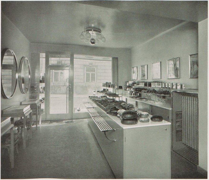 24_Innen-Dekoration_45_1934_p277_Konditorei_Feinbaecker_Suesswaren_Verkaufsstaette_Schaufenster_Kuchen_Ladenbau