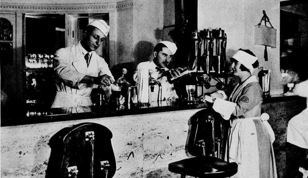 07_Der Weltspiegel_1928_05_13_Nr20_p14_Restaurant_Amerikanisierung_Sod-Fountain_Bar_Roberts_Berlin_Kurfuerstendamm