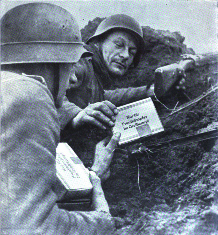 12_Illustrierter Beobachter_19_1944_Nr01_p01_Militaerverpflegung_Sonderation_Frontkaempfer_Schokakola_Konzentrat